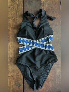 Cupshe One Piece Swimsuit Black Blue Geo Band NWT Sz M (161)